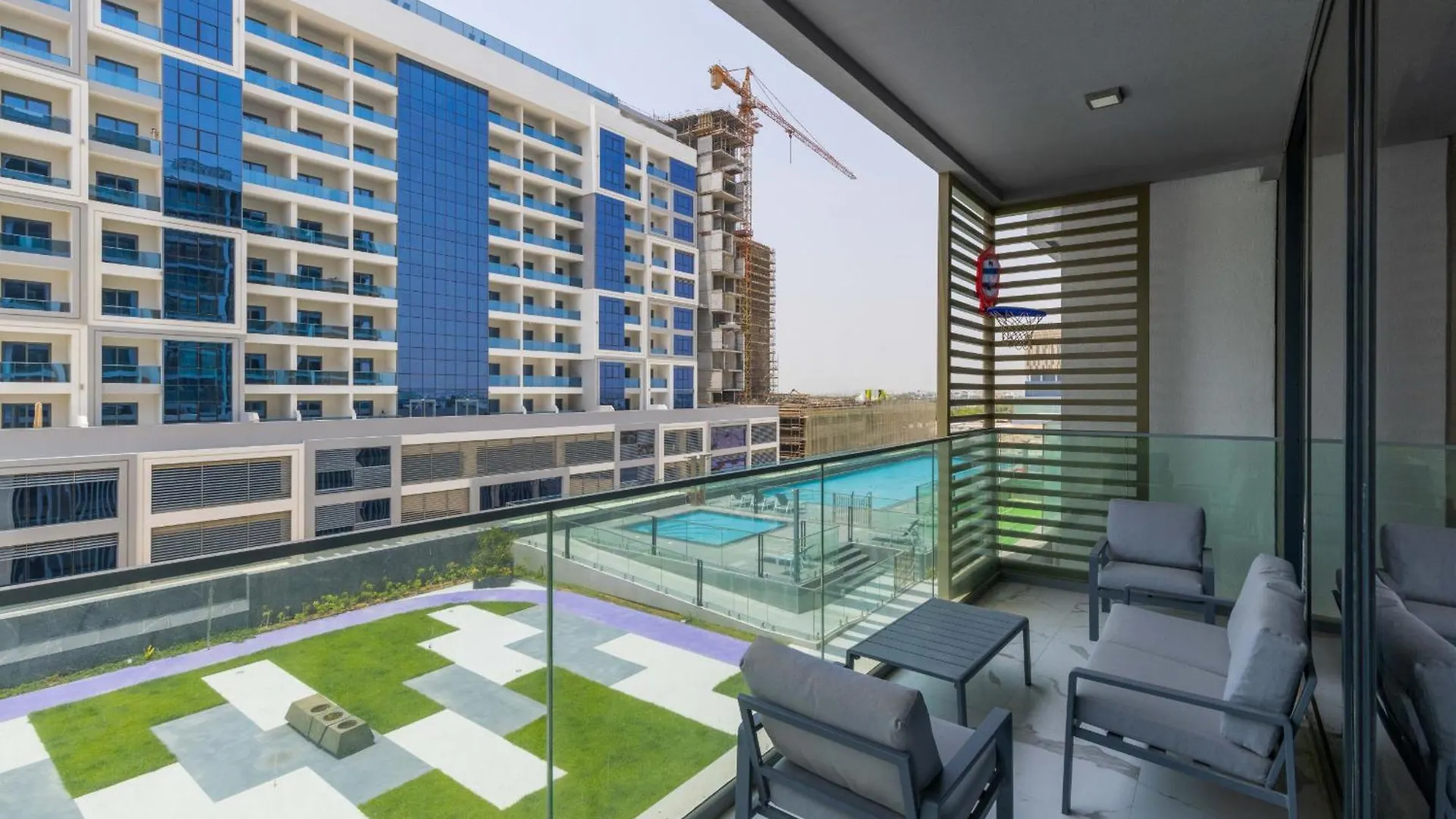 Vayk - Spacious 2Bd Near Park And Mall Dubai Apartment