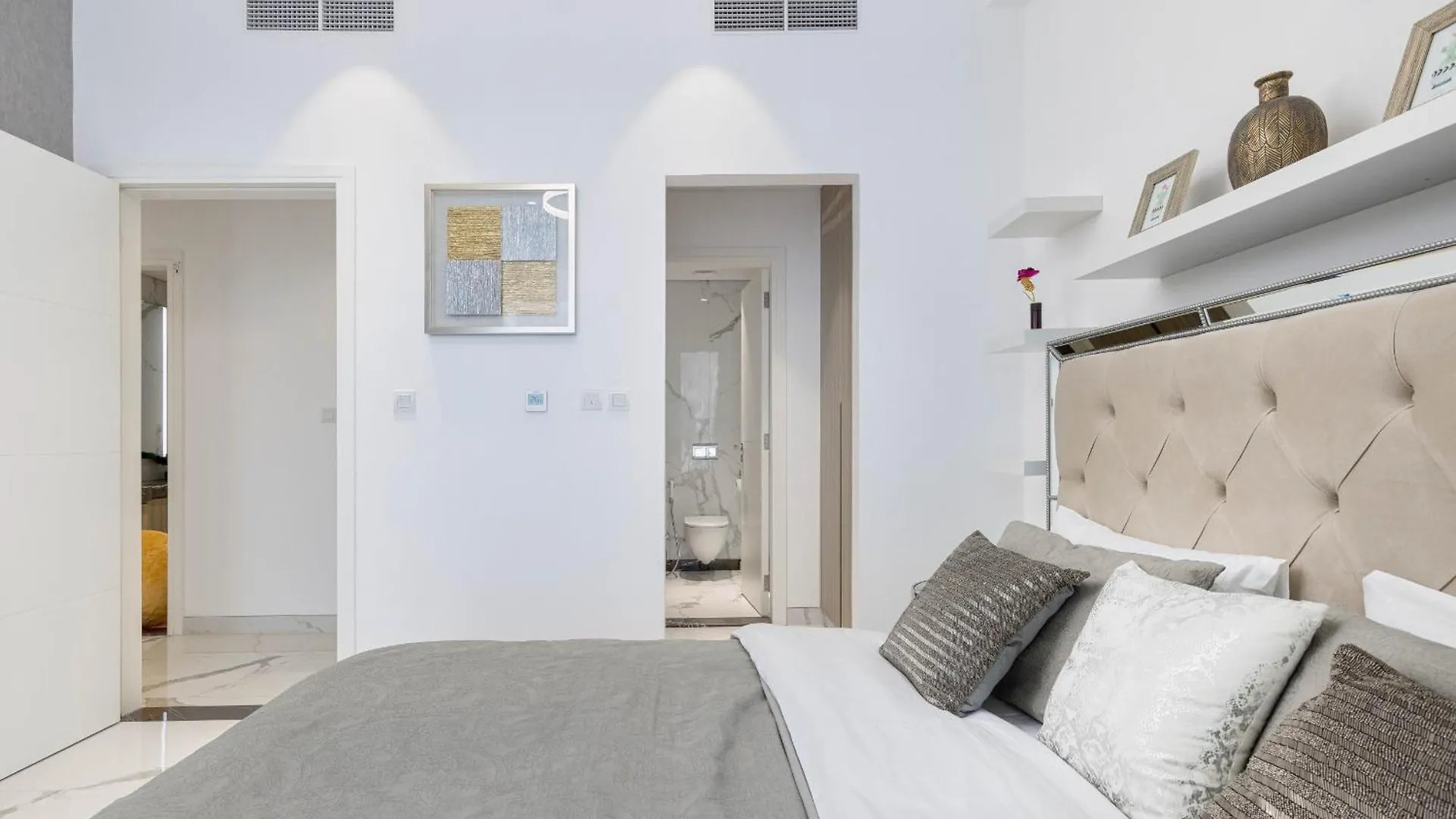 Vayk - Spacious 2Bd Near Park And Mall Dubai United Arab Emirates