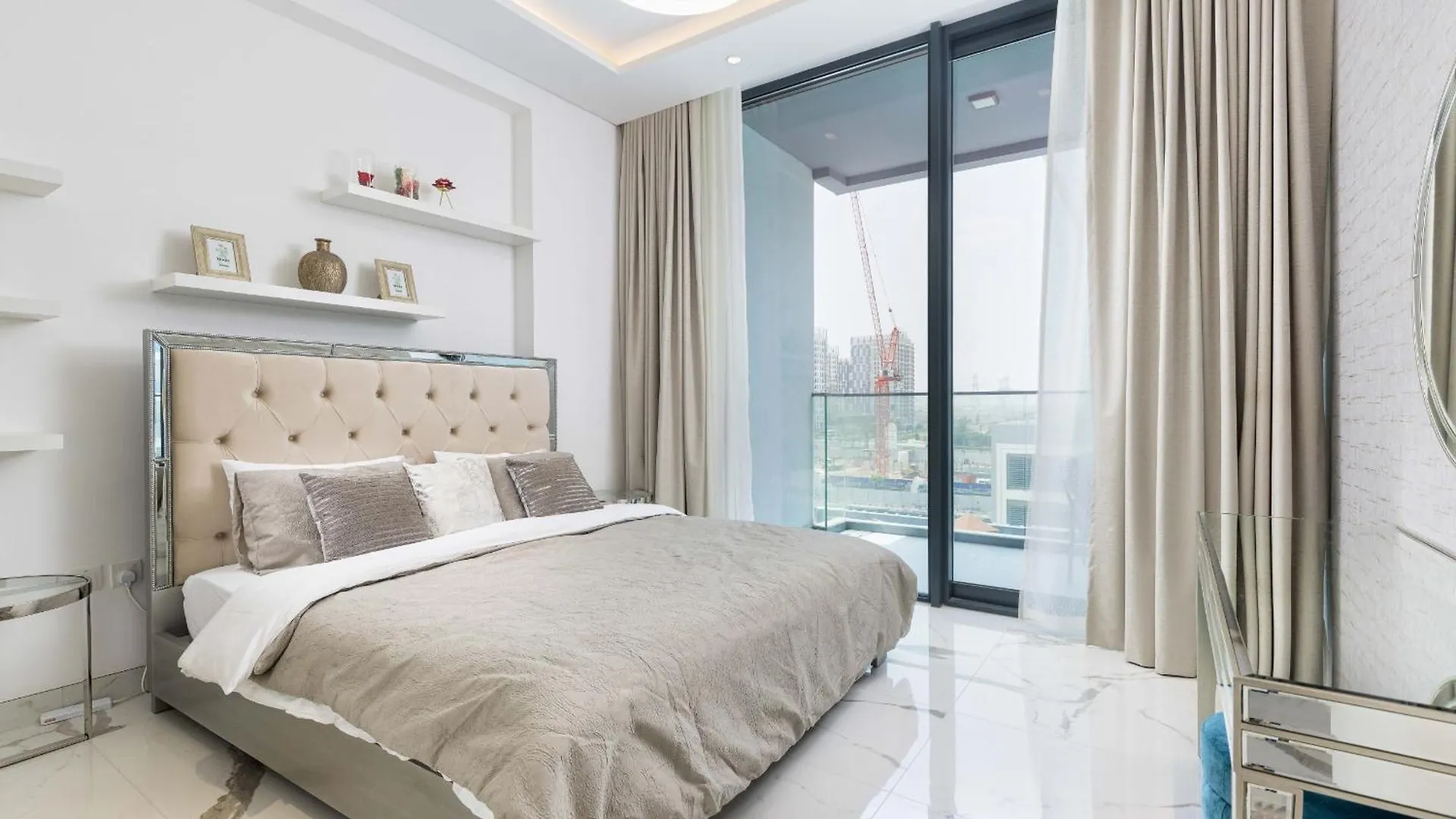 Vayk - Spacious 2Bd Near Park And Mall Dubai United Arab Emirates